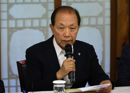 황우여 국민의힘 비상대책위원장이 지난 16일 고위 당ㆍ정ㆍ대 협의회에서 발언하고 있다. [연합뉴스]